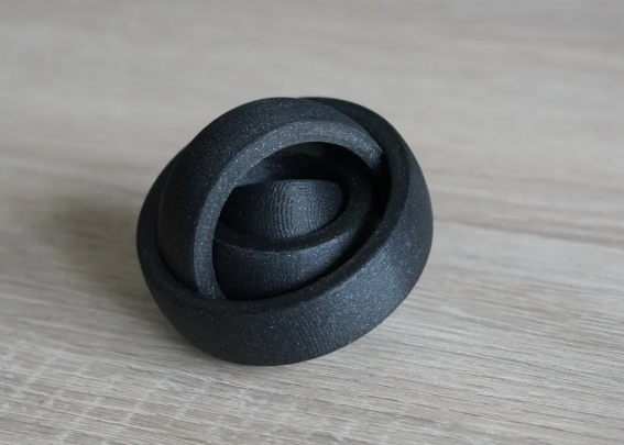 Ruchomy Żyroskop Antystresowy 3D – Obrotowe Pierścienie Fidget Toy